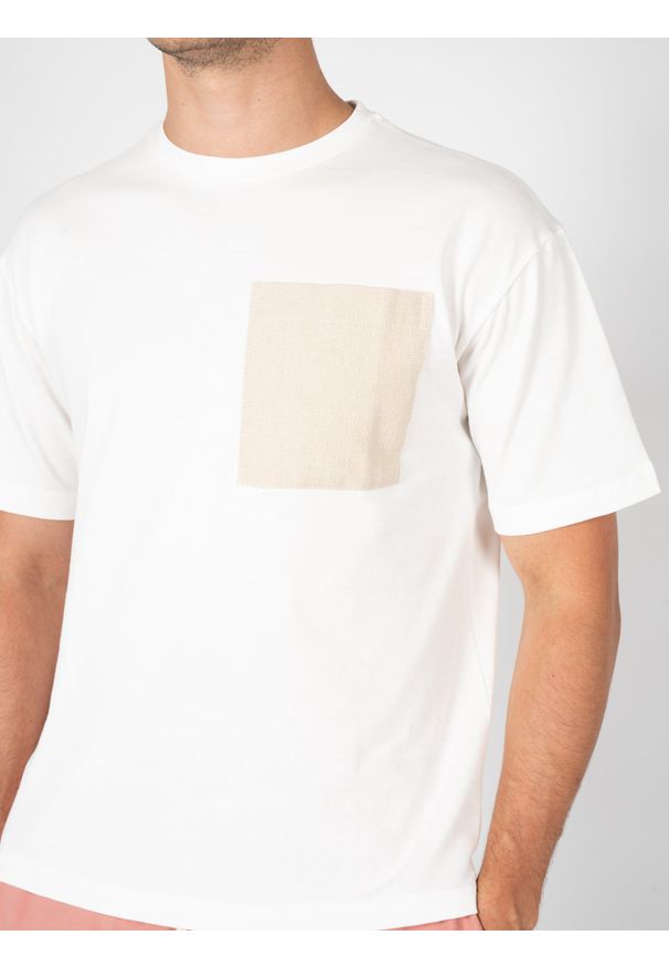 Xagon T-Shirt "Over" | P24082ZUK399 | Mężczyzna | Biały. Okazja: na co dzień. Kolor: biały. Materiał: bawełna. Styl: casual, elegancki