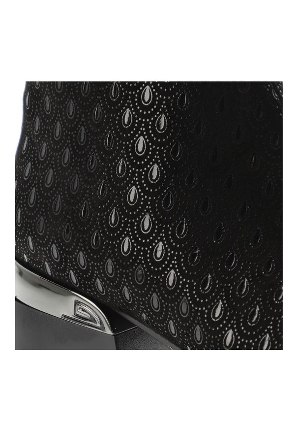 S.Barski - Botki damskie S. Barski, na stabilnym klocku i skórzaną cholewką we wzory, czarne, JC52-862. Okazja: na co dzień. Zapięcie: zamek. Kolor: czarny. Szerokość cholewki: normalna. Materiał: lakier, skóra, materiał. Sezon: zima, jesień. Obcas: na obcasie. Styl: casual. Wysokość obcasa: średni