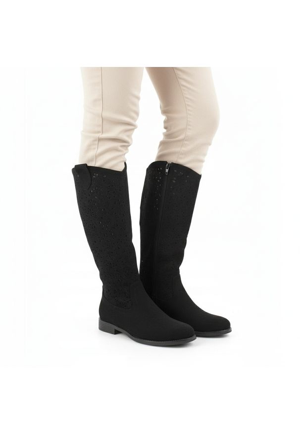 Kozaki damskie S.Barski, cholewka z materiału perforowana konstrukcja wysoka forma stabilny niski obcas miękka wkładka wygodne zapinane na suwak, cza. Okazja: na co dzień. Kolor: czarny. Materiał: materiał. Szerokość cholewki: normalna. Wzór: ażurowy. Obcas: na obcasie. Styl: casual, elegancki. Wysokość obcasa: niski