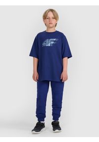 4f - 4F Spodnie dresowe joggery chłopięce - granatowe 158 (12-13 lat). Okazja: na co dzień. Kolor: niebieski. Materiał: dresówka. Wzór: gładki, ze splotem. Sezon: lato. Styl: sportowy, młodzieżowy, casual