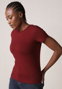 Born2be - Bordowy Bawełniany T-shirt w Klasycznym Stylu Nedila. Kolor: czerwony. Materiał: bawełna. Długość: długie. Styl: klasyczny #1