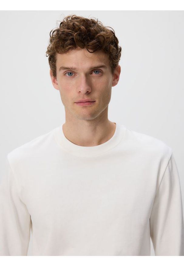 Reserved - Bawełniany longsleeve - złamana biel. Materiał: bawełna. Długość rękawa: długi rękaw