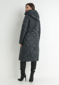 Born2be - Ciemnozielona Kurtka za Kolano Pikowana Viphee. Kolor: zielony. Materiał: materiał. Sezon: zima, jesień #7