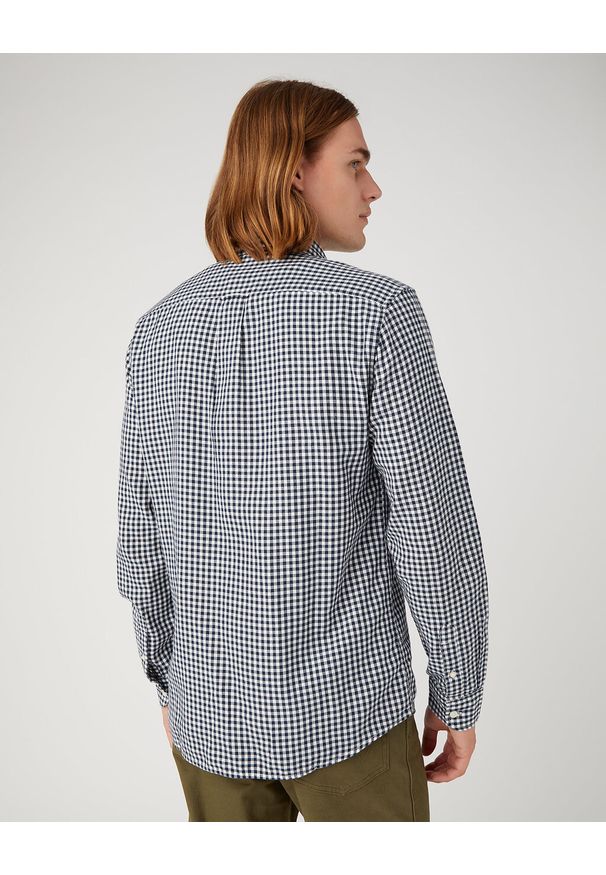 Wrangler - WRANGLER MĘSKA KOSZULA LS 1 PKT BUTTON DOWN NAVY 112345377 W5B1011976. Typ kołnierza: button down