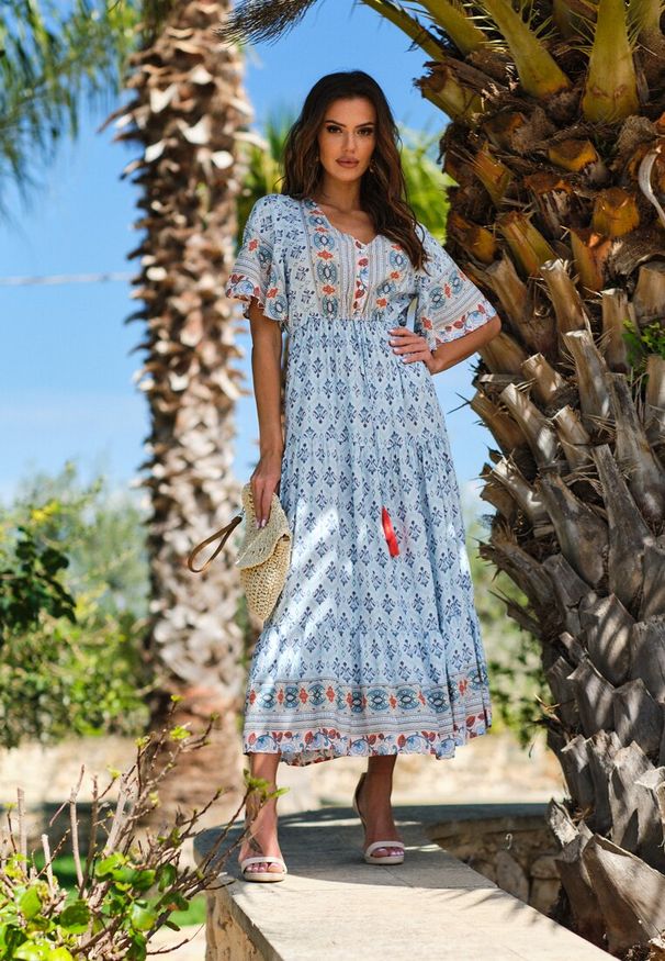 Renee - Jasnoniebieska Sukienka Maxi z Krótkim Rękawem i Gumką w Talii Emaya. Kolor: niebieski. Materiał: tkanina, wiskoza. Długość rękawa: krótki rękaw. Styl: boho. Długość: maxi