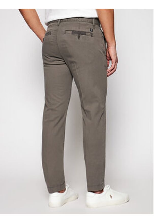 Marc O'Polo Chinosy B21 0108 10064 Szary Tapered Fit. Kolor: szary. Materiał: bawełna
