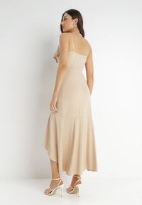 Born2be - Beżowa Kopertowa Sukienka na Ramiączkach Zdobiona Falbanami Adathe. Kolor: beżowy. Długość rękawa: na ramiączkach. Wzór: aplikacja, jednolity, gładki. Typ sukienki: kopertowe. Styl: elegancki. Długość: midi #4