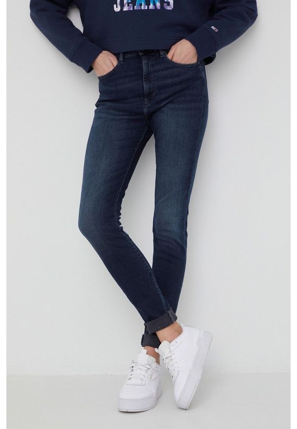 Tommy Jeans jeansy SYLVIA CE161 DW0DW11581.PPYY damskie high waist. Stan: podwyższony. Kolor: niebieski