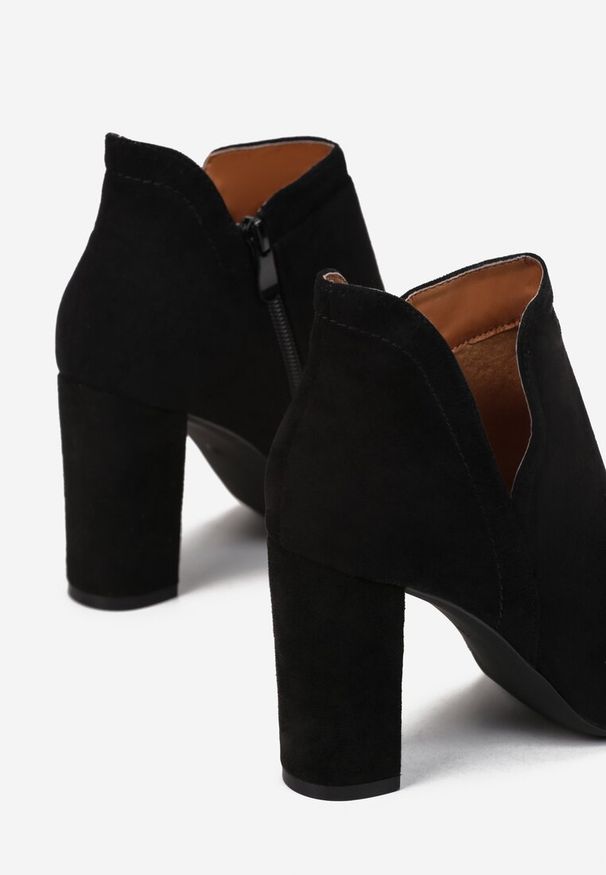 Renee - Czarne Botki Kasomene. Zapięcie: zamek. Kolor: czarny. Materiał: zamsz. Szerokość cholewki: normalna. Wzór: aplikacja, jednolity. Obcas: na słupku. Styl: elegancki, klasyczny