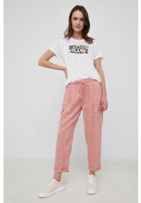 Pepe Jeans spodnie Jynx damskie kolor różowy fason cargo high waist. Okazja: na co dzień. Stan: podwyższony. Kolor: różowy. Materiał: tkanina. Styl: casual