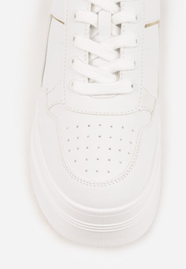 Born2be - Biało-Złote Sneakersy Vices na Grubej Podeszwie z Metalicznymi Wstawkami Nelesea. Okazja: na co dzień. Nosek buta: okrągły. Kolor: biały. Sezon: wiosna, lato