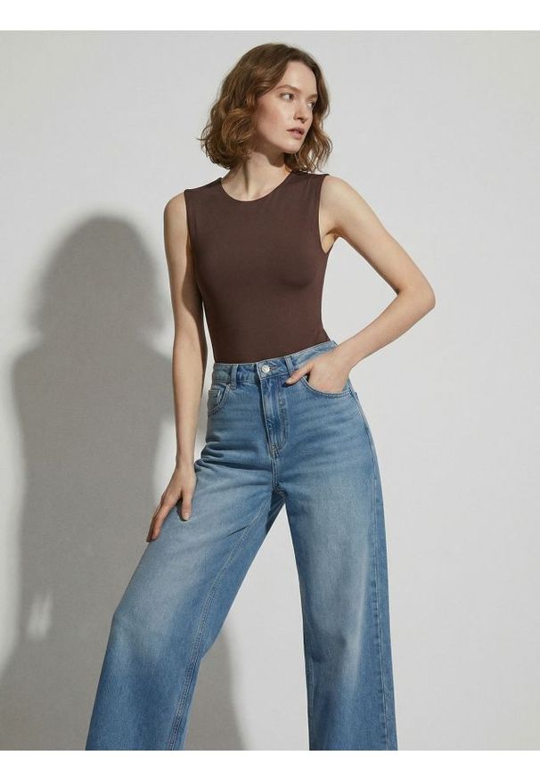 Sinsay - Body bez rękawów - brązowy. Kolor: brązowy. Długość rękawa: bez rękawów