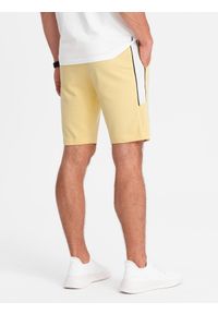 Ombre Clothing - Szorty męskie dresowe z lampasem - żółte V1. Kolor: żółty. Materiał: dresówka. Wzór: ze splotem #4