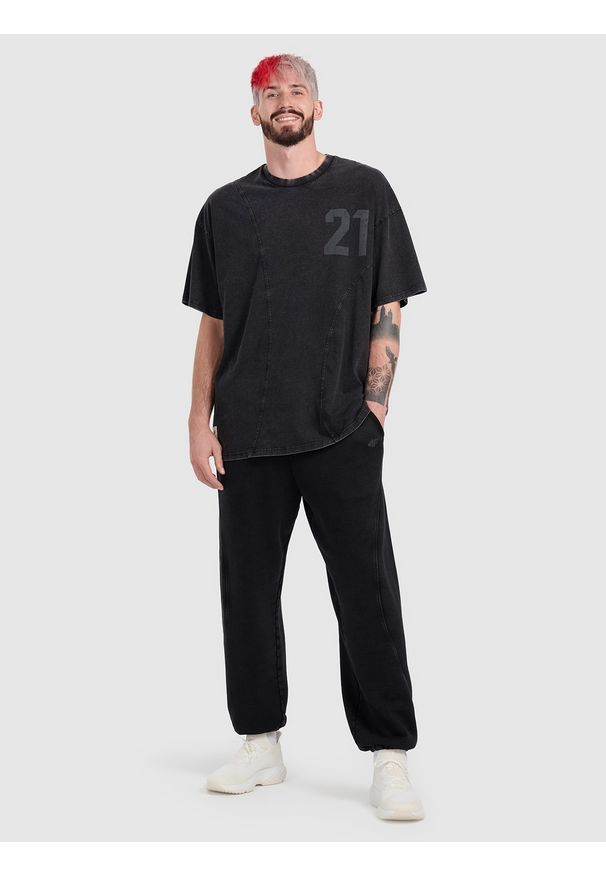 4f - 4F T-shirt oversize z nadrukiem męski 4F x Tomasz Fornal - szary S. Okazja: na co dzień. Kolor: szary. Materiał: tkanina, materiał. Wzór: nadruk. Styl: casual, sportowy