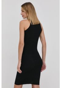 Silvian Heach sukienka kolor czarny mini dopasowana. Kolor: czarny. Materiał: materiał, dzianina. Długość rękawa: na ramiączkach. Wzór: gładki. Typ sukienki: dopasowane. Długość: mini #5