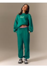 4f - 4F Bluza dresowa loose bez kaptura damska - zielona XL. Okazja: na co dzień. Typ kołnierza: bez kaptura. Kolor: zielony. Materiał: dresówka. Wzór: nadruk. Styl: casual #2