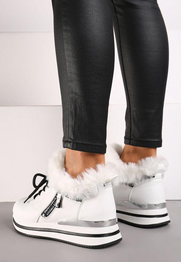 Renee - Białe Sznurowane Botki Sneakersy z Futerkiem Gameda. Kolor: biały. Materiał: futro. Sezon: zima, jesień