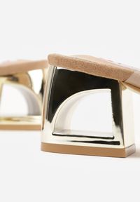 Born2be - Ciemnobeżowe Klapki na Niskim Słupku ze Skórzaną Wkładką i Transparentnymi Wstawkami Neya. Okazja: na co dzień. Kolor: beżowy. Materiał: skóra. Obcas: na słupku. Styl: casual, elegancki #8