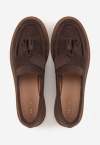 Renee - Brązowe Mokasyny VICES z Wkładką ze Skóry Naturalnej Ozdobione Chwostami Maritune. Okazja: na co dzień. Kolor: brązowy. Materiał: skóra. Wzór: aplikacja. Styl: casual, elegancki #9