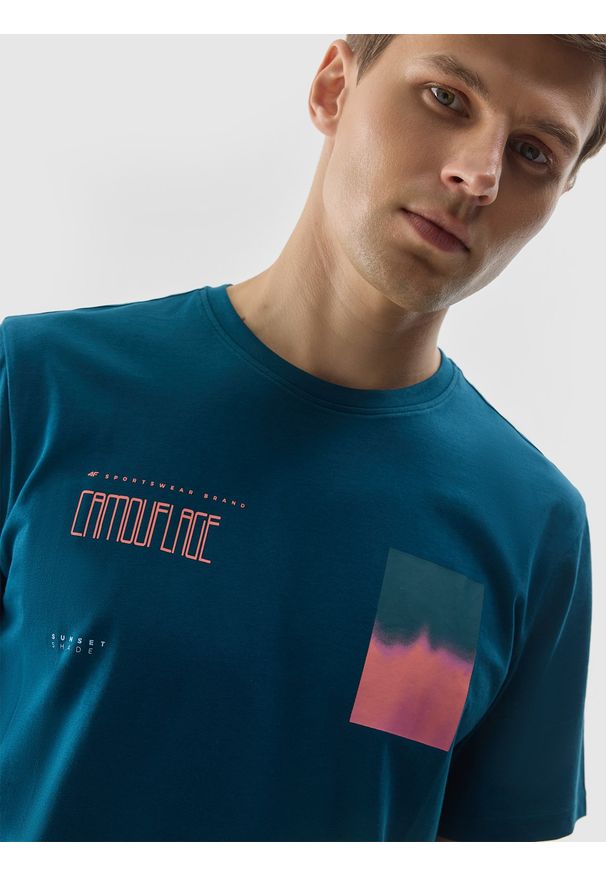 4f - 4F T-shirt z nadrukiem męski - turkusowy XXL. Okazja: na co dzień. Kolor: turkusowy. Materiał: bawełna, jersey, dzianina. Wzór: nadruk. Styl: sportowy, klasyczny, casual