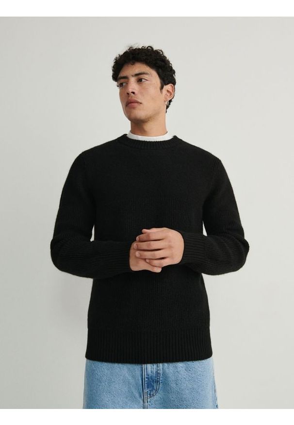 Reserved - Sweter z domieszką wełny - czarny. Kolor: czarny. Materiał: wełna