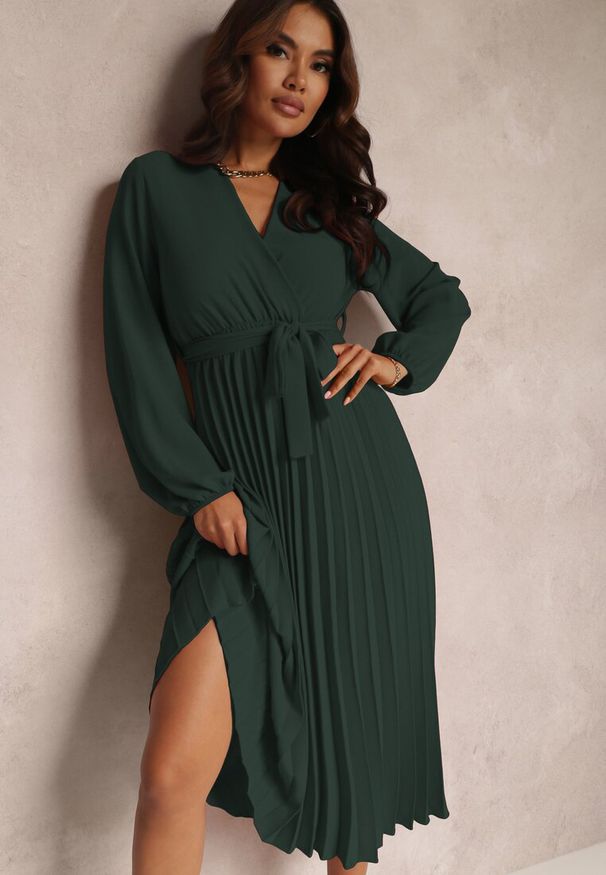 Renee - Ciemnozielona Sukienka Phloroe. Typ kołnierza: dekolt w kształcie V. Kolor: zielony. Długość rękawa: długi rękaw. Typ sukienki: kopertowe. Długość: midi