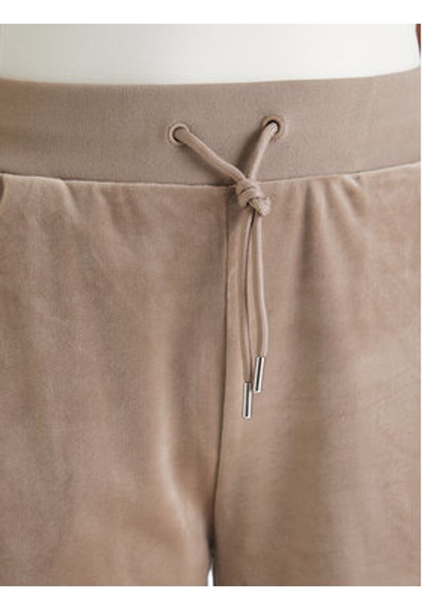 Guess Spodnie dresowe V3BB26 K0232 Beżowy Regular Fit. Kolor: beżowy. Materiał: syntetyk