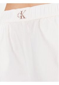 Calvin Klein Jeans Szorty sportowe J20J220687 Biały Regular Fit. Kolor: biały. Materiał: bawełna
