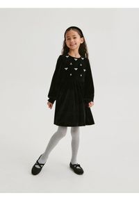 Reserved - Welurowa sukienka z aplikacją - czarny. Kolor: czarny. Materiał: welur. Wzór: aplikacja #1