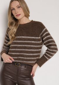 Born2be - Brązowy Sweter z Domieszką Wełny w Paski Lidavia. Okazja: na co dzień. Kolor: brązowy. Materiał: wełna. Wzór: paski. Styl: casual, klasyczny, elegancki #4