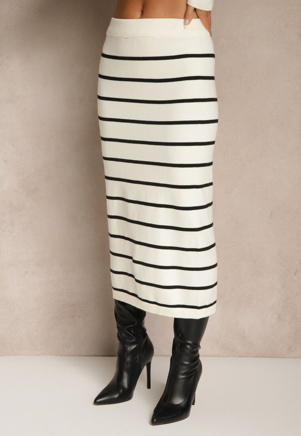 Renee - Jasnobeżowy Komplet z Wiskozą Spódnica i Bluzka z Guzikami Ozdobione Paskami Forrive. Kolor: beżowy. Materiał: wiskoza. Wzór: aplikacja