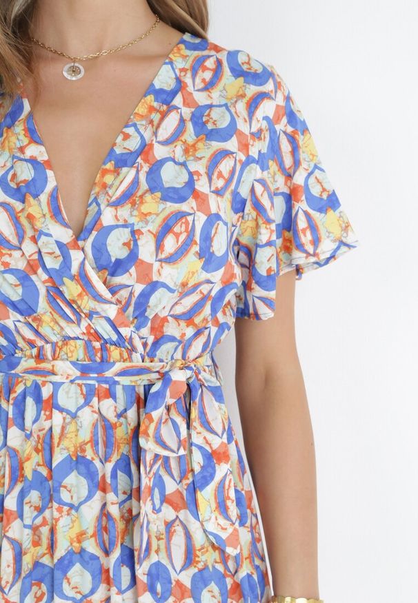 Born2be - Niebieska Sukienka Maxi z Wiskozy i Wiązanym Paskiem Ambrinta. Typ kołnierza: dekolt kopertowy. Kolor: niebieski. Materiał: wiskoza. Typ sukienki: kopertowe. Długość: maxi