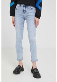 Answear Lab jeansy damskie medium waist. Kolor: niebieski. Styl: wakacyjny #1