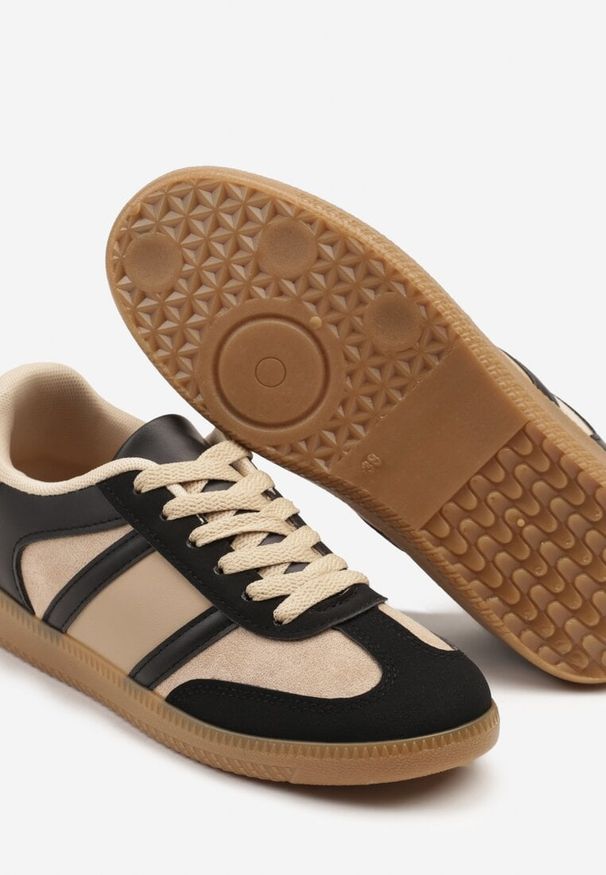 Born2be - Czarno-Beżowe Sneakersy w Typie Tenisówek z Paskami na Boku Cholewki Wonevia. Okazja: na co dzień. Zapięcie: pasek. Kolor: czarny. Szerokość cholewki: normalna