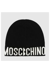 MOSCHINO Czarna czapka damska z białym logo. Kolor: czarny. Wzór: aplikacja