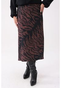 Moda Size Plus Iwanek - Elegancka spódnica Tigra w odcieniach brązu PLUS SIZE XXL OVERSIZE. Okazja: na co dzień. Kolekcja: plus size. Kolor: brązowy. Materiał: wiskoza, nylon, elastan, tkanina, poliester. Długość: krótkie. Wzór: motyw zwierzęcy. Styl: elegancki #1