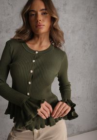 Renee - Zielony Wiskozowy Kardigan w Prążki z Falbankami i Guzikami z Cyrkoniami Danareia. Okazja: na co dzień, na imprezę. Typ kołnierza: kołnierz z falbankami. Kolor: zielony. Materiał: wiskoza. Wzór: prążki. Styl: casual #1