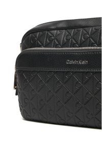 Calvin Klein Saszetka Emblem Emboss Camera Bag LV04D3203G Czarny. Kolor: czarny. Materiał: skóra #2