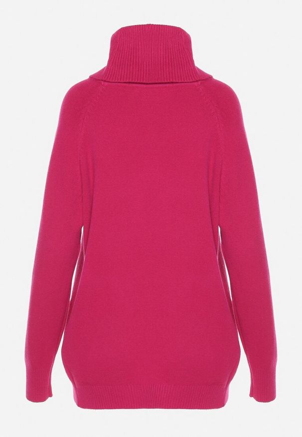 Born2be - Fuksjowy Golf z Wiskozą Zdobiony Wsuwanymi Kieszonkami Viaela. Okazja: na co dzień. Typ kołnierza: golf. Kolekcja: plus size. Kolor: różowy. Długość: długie. Wzór: aplikacja. Materiał: wiskoza. Długość rękawa: długi rękaw. Styl: elegancki, casual