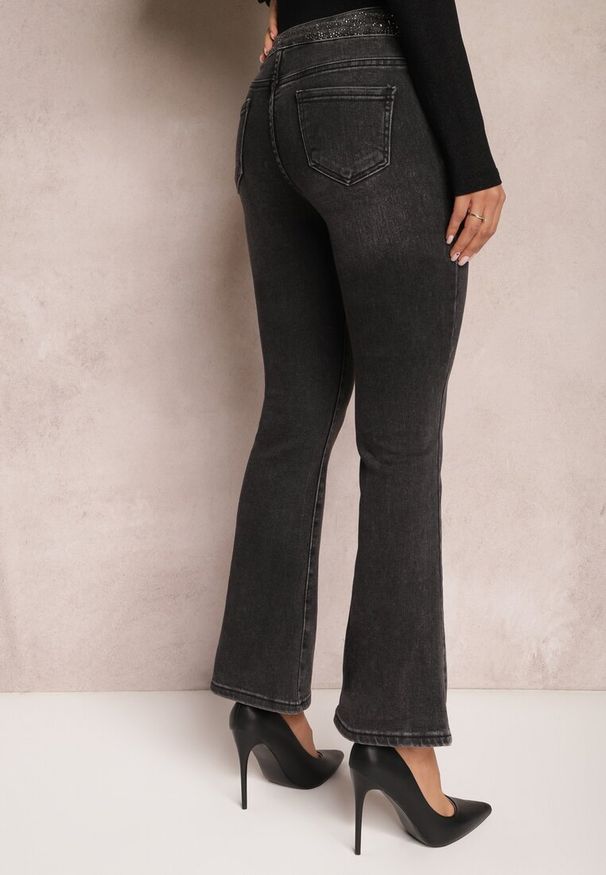 Renee - Ciemnoszare Jeansy o Fasonie Dzwonów z Cyrkoniami w Talii Kokarra. Okazja: na co dzień. Stan: podwyższony. Kolor: szary. Styl: casual, elegancki