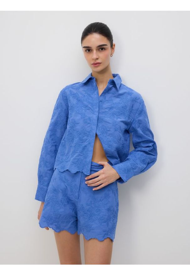 Reserved - Bawełniane szorty z haftem - jasnoniebieski. Kolor: niebieski. Materiał: bawełna. Wzór: haft