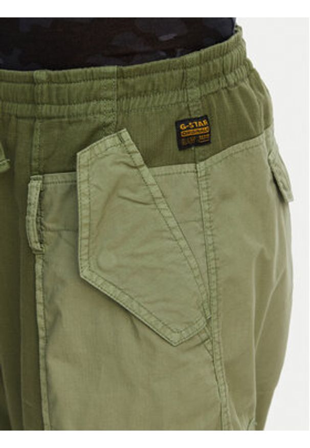 G-Star RAW - G-Star Raw Spodnie cargo D29010-E519 Zielony ciemny Straight Fit. Kolor: zielony. Materiał: bawełna