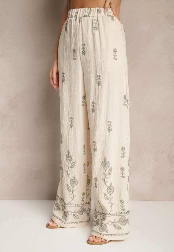 Renee - Beżowy Wiskozowy Komplet z Ozdobnym Haftem Koszulka i Spodnie o Szerokim Kroju Tealenea. Kolor: beżowy. Materiał: wiskoza. Wzór: haft