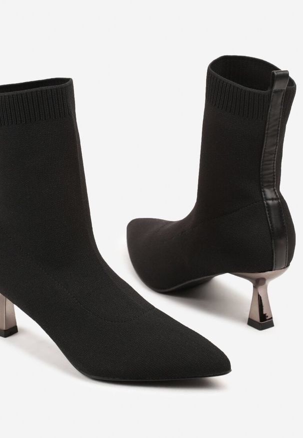 Born2be - Czarne Botki Vices na Metalicznej Szpilce Kaczuszce ze Skarpetową Cholewką Vamige. Okazja: na co dzień. Kolor: czarny. Materiał: jeans. Szerokość cholewki: normalna. Obcas: na szpilce. Styl: casual, klasyczny