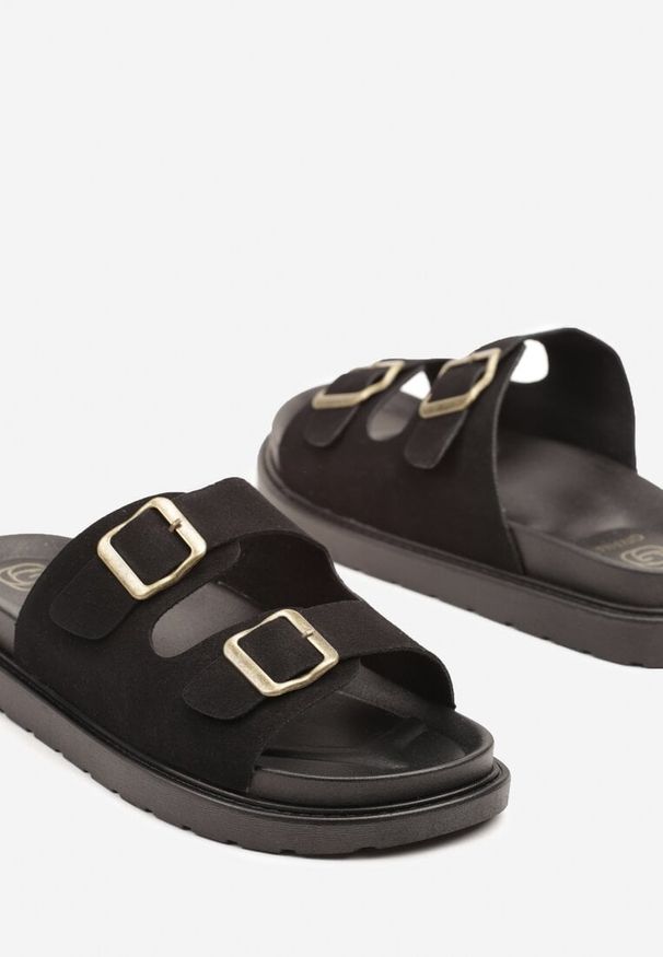 Born2be - Czarne Casualowe Klapki z Paskami z Klamrami Winea. Okazja: na co dzień. Kolor: czarny. Materiał: jeans, zamsz. Obcas: na płaskiej podeszwie. Styl: casual