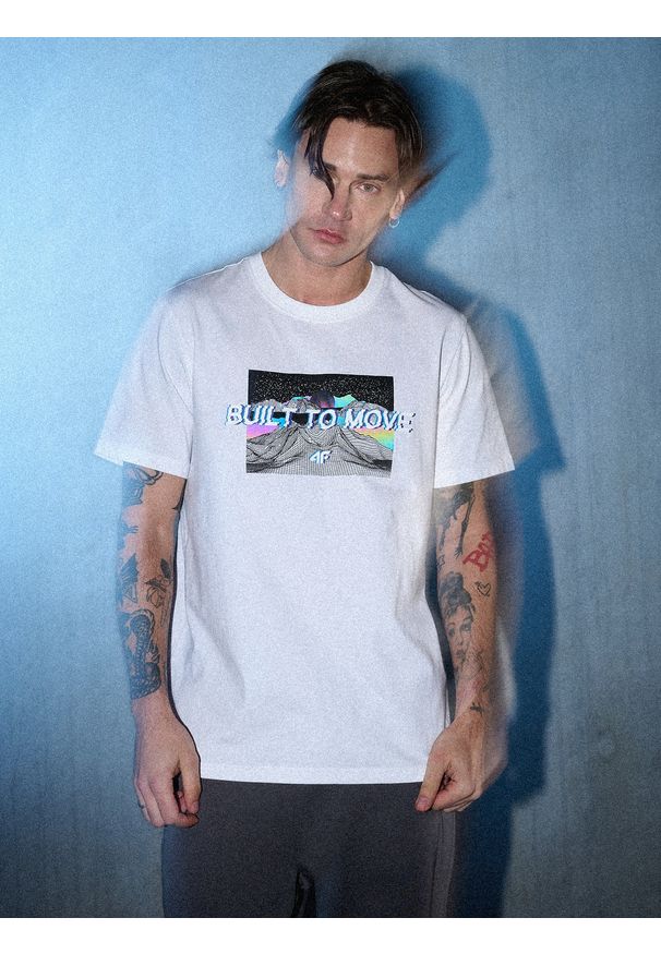 4f - 4F T-shirt regular z nadrukiem męski - biały M. Okazja: na co dzień. Kolor: biały. Materiał: materiał. Wzór: nadruk. Styl: casual, sportowy