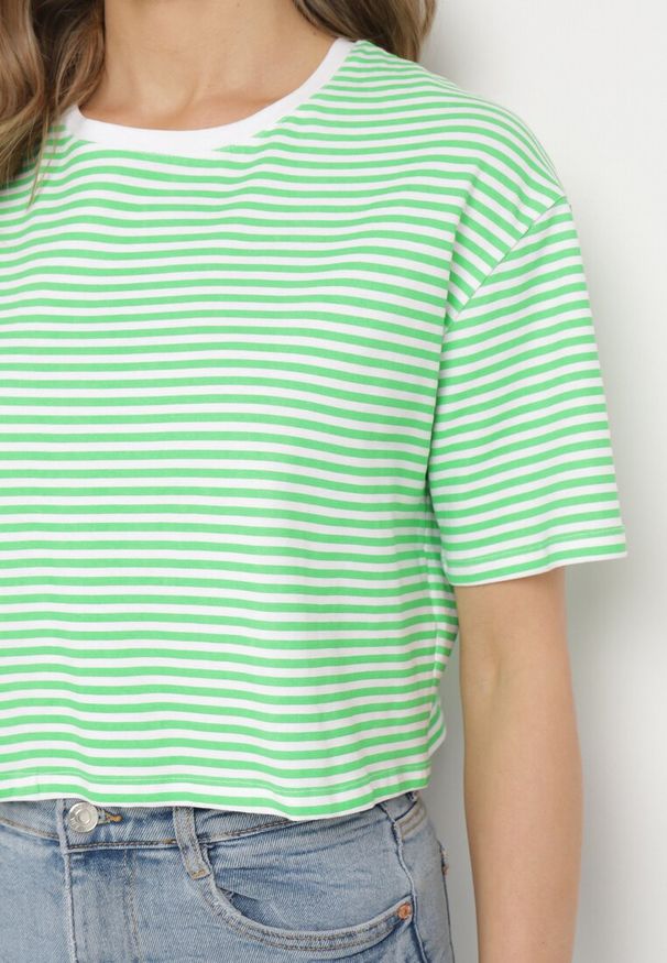 Born2be - Zielony Bawełniany T-shirt o Oversizowym Krótkim Fasonie w Cienkie Paski Lakrida. Okazja: na co dzień. Kolor: zielony. Materiał: bawełna. Długość: krótkie. Wzór: paski. Styl: klasyczny, casual