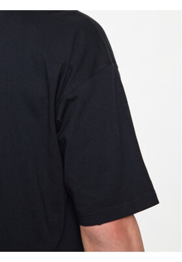Champion T-Shirt 218651 Czarny Regular Fit. Kolor: czarny. Materiał: bawełna