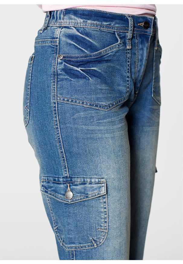 bonprix - Dżinsy bojówki mid waist, ze stretchem. Kolor: niebieski