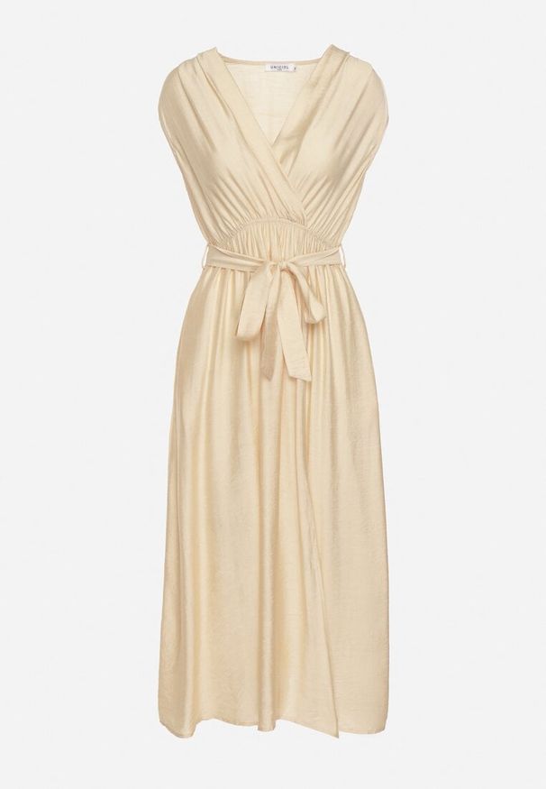 Born2be - Beżowa Rozkloszowana Sukienka z Wiskozą Kopertowym Dekoltem i Materiałowym Paskiem w Talii Jenvia. Okazja: na spacer. Typ kołnierza: dekolt kopertowy. Kolor: beżowy. Materiał: materiał, wiskoza. Sezon: lato. Typ sukienki: kopertowe. Styl: klasyczny